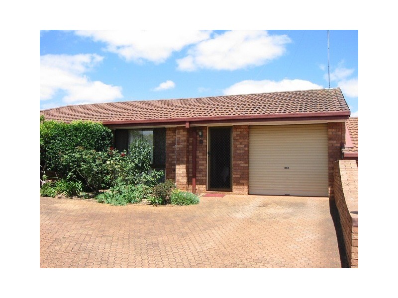 4/301 Bridge Street, Newtown QLD 4350