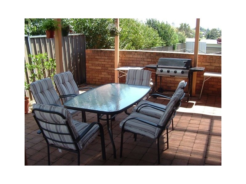 4/301 Bridge Street, Newtown QLD 4350