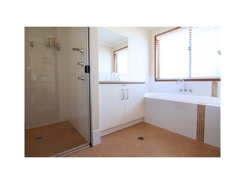 28 Calypso Crescent, Middle Ridge QLD 4350