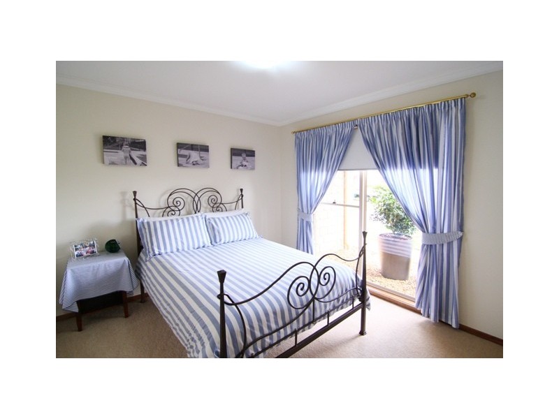 28 Calypso Crescent, Middle Ridge QLD 4350