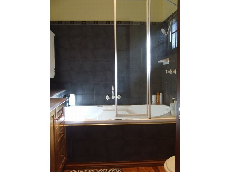 115 Bridge Street, Mount Lofty QLD 4350