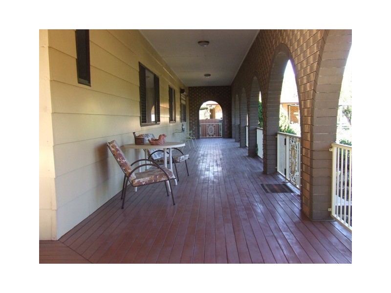 8 Kensington Drive, Withcott QLD 4352