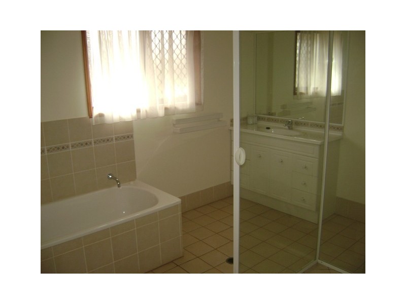 1A Alroe Court, Kearneys Spring QLD 4350