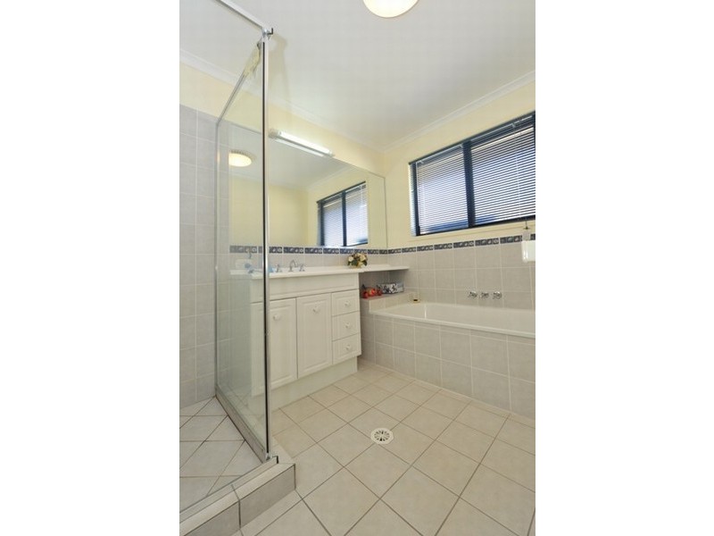 18 Sinclair Street, Wyreema QLD 4352