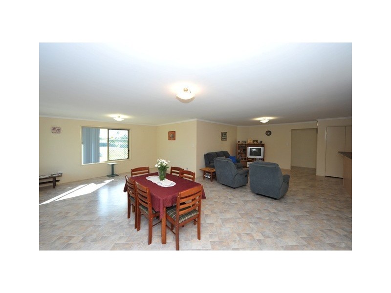 2 Sinclair Street, Wyreema QLD 4352