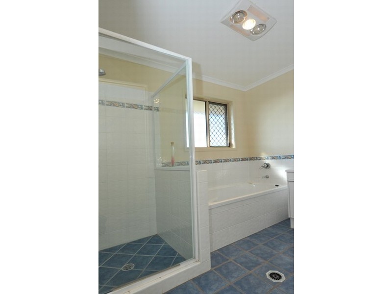 2 Sinclair Street, Wyreema QLD 4352