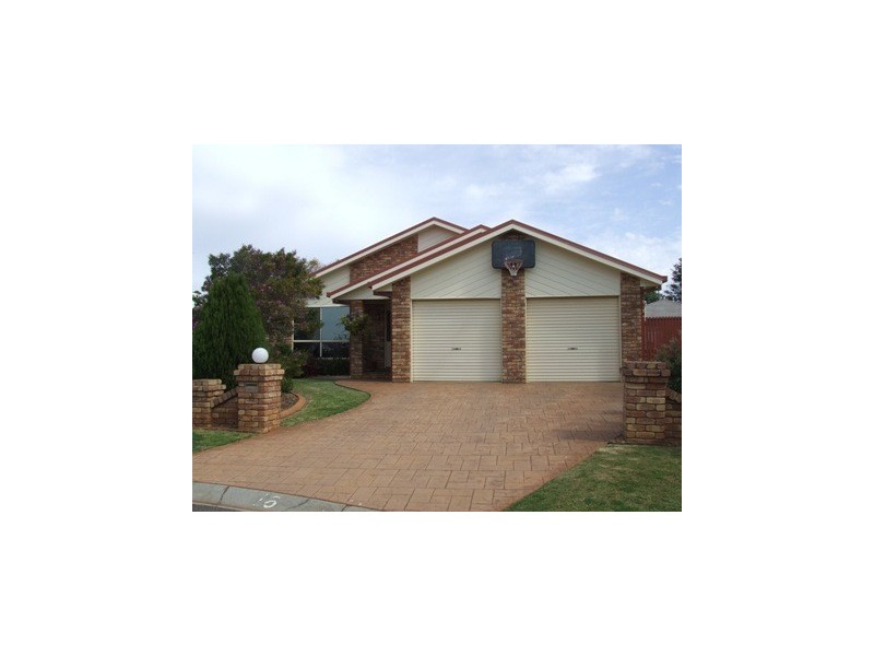 16 Janine Ct, Kearneys Spring QLD 4350