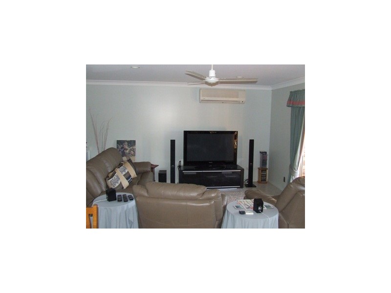 16 Janine Ct, Kearneys Spring QLD 4350