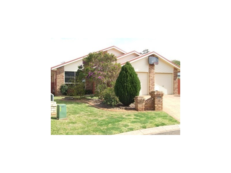 16 Janine Ct, Kearneys Spring QLD 4350