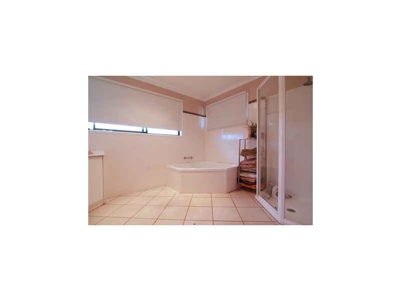 53 Kingsford Smith Dr, Wilsonton QLD 4350