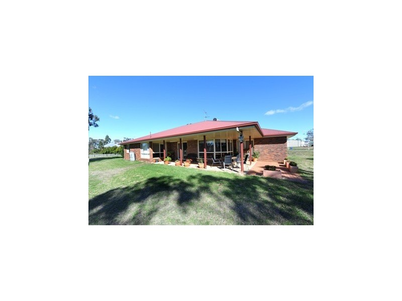 4 Cotswold Close, Cotswold Hills QLD 4350