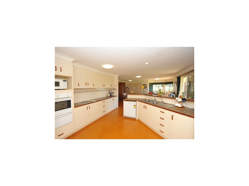 4 Cotswold Close, Cotswold Hills QLD 4350