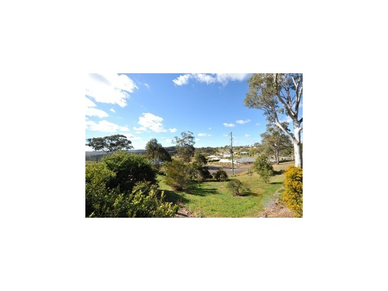 4 Cotswold Close, Cotswold Hills QLD 4350