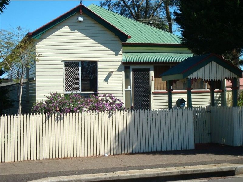 1 Clairmont Street, Newtown QLD 4350