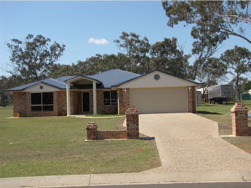 6 Langton Crescent, Oakey QLD 4401