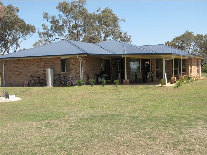 6 Langton Crescent, Oakey QLD 4401