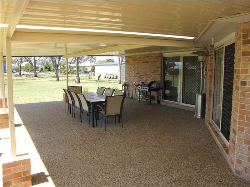 6 Langton Crescent, Oakey QLD 4401