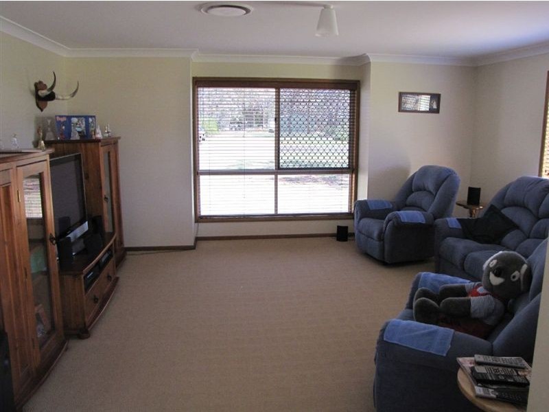 6 Langton Crescent, Oakey QLD 4401