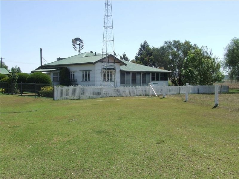 11985 Warrego Highway, Oakey QLD 4401