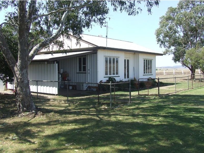 11985 Warrego Highway, Oakey QLD 4401