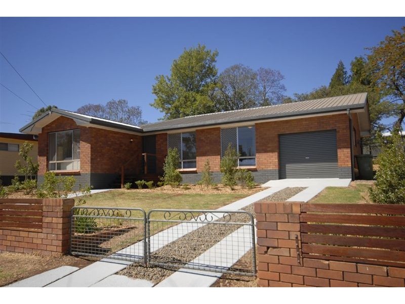 18 Chopin Street, Rockville QLD 4350