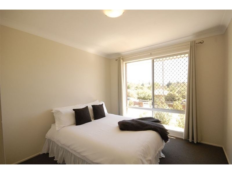 18 Chopin Street, Rockville QLD 4350