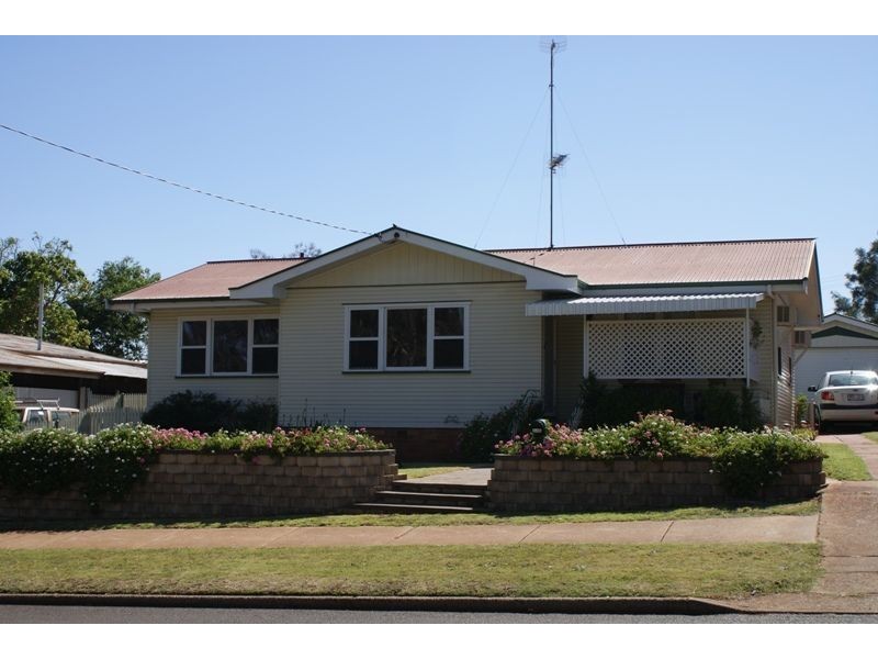 315 Tor Street, Wilsonton QLD 4350