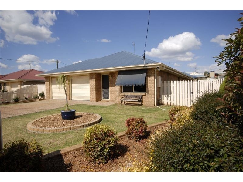 10 Fay Court, Kearneys Spring QLD 4350
