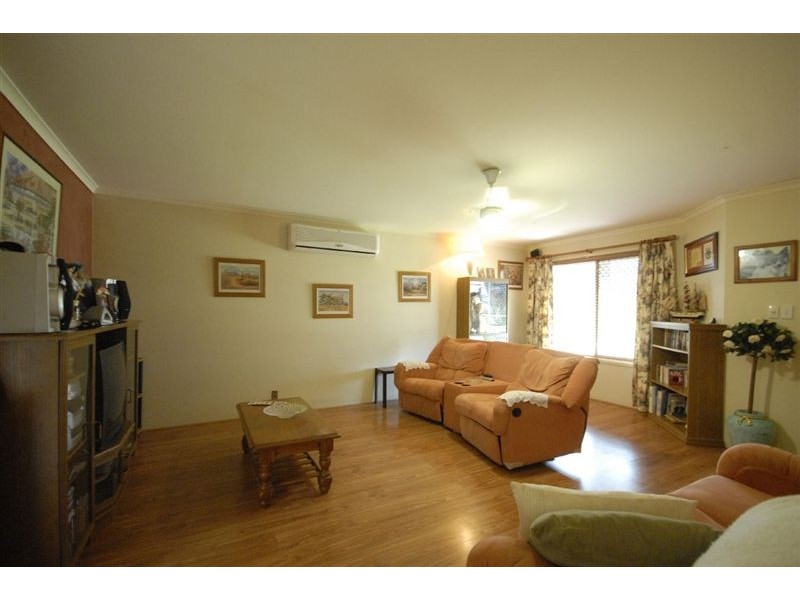 10 Fay Court, Kearneys Spring QLD 4350