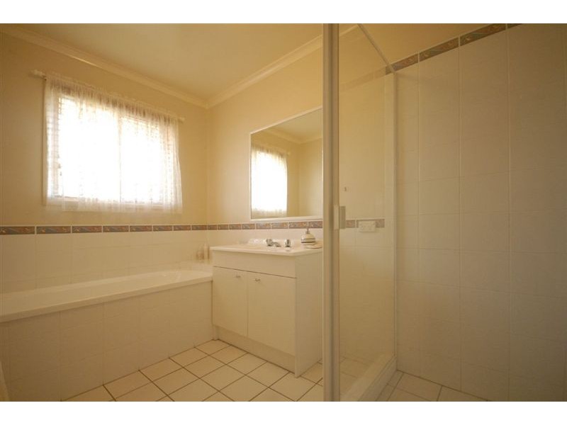 10 Fay Court, Kearneys Spring QLD 4350