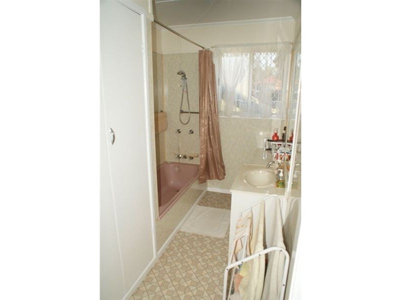 6 Hanlon Street, Newtown QLD 4350