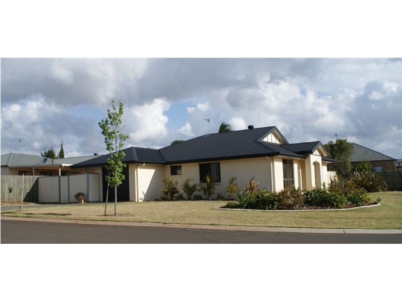 8 Brunckhorst Drive, Kearneys Spring QLD 4350