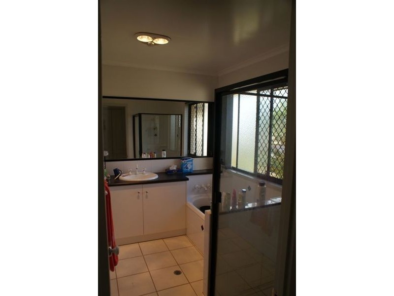 8 Brunckhorst Drive, Kearneys Spring QLD 4350