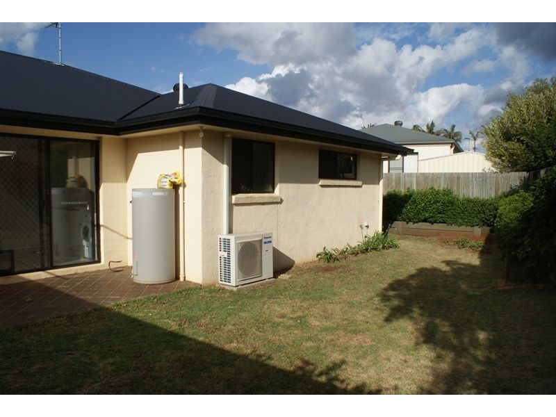 8 Brunckhorst Drive, Kearneys Spring QLD 4350