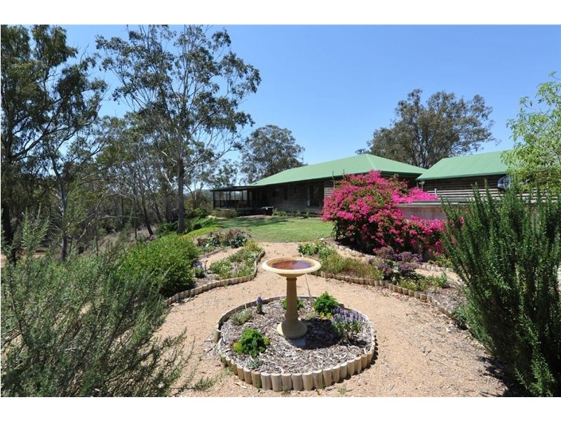 33 Box Tree Court, Mount Rascal QLD 4350