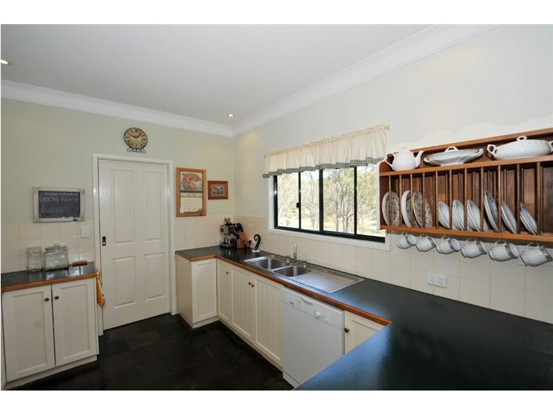 33 Box Tree Court, Mount Rascal QLD 4350