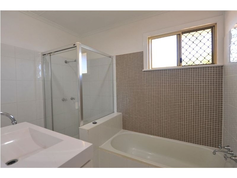 25 Noll Street, Kearneys Spring QLD 4350