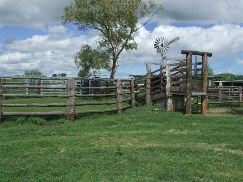 372 Felton Clifton Road, Felton QLD 4358