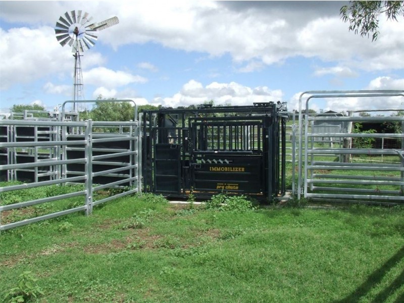 372 Felton Clifton Road, Felton QLD 4358