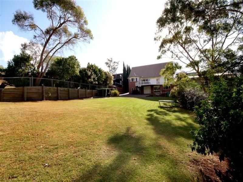 8 Mackenzie Street, Mount Lofty QLD 4350