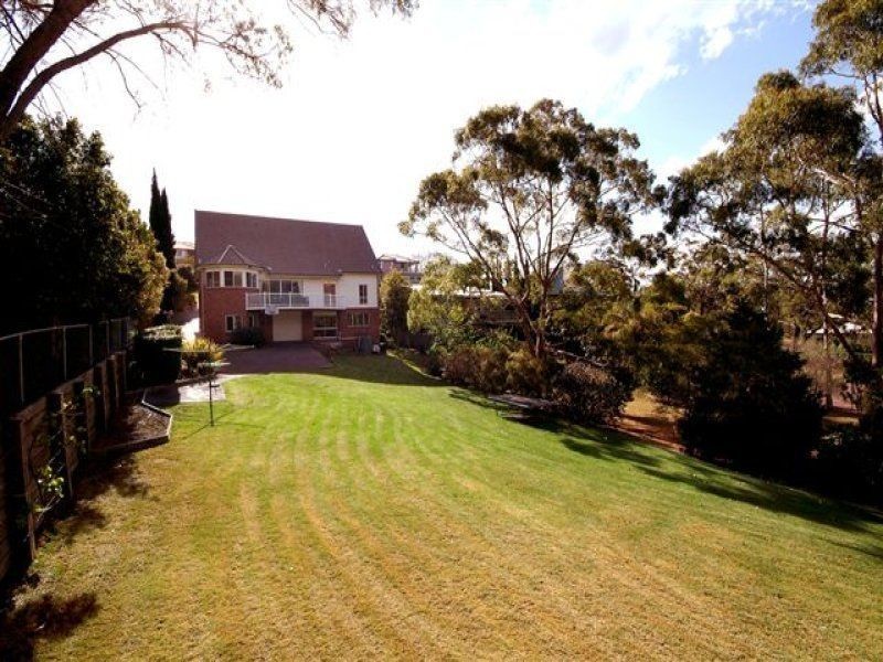 8 Mackenzie Street, Mount Lofty QLD 4350