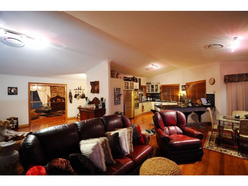 16 Leslie Street, Rangeville QLD 4350