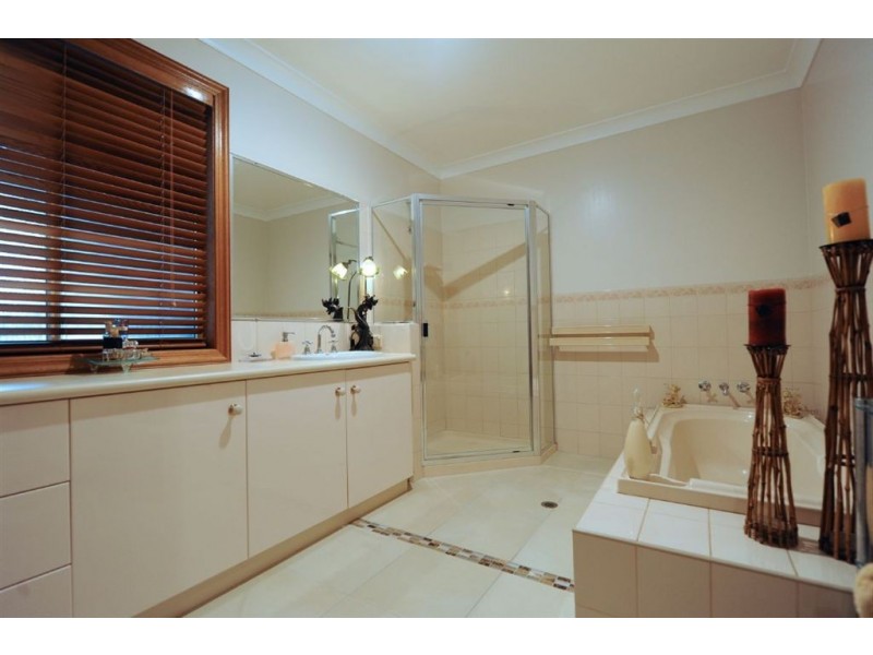 16 Leslie Street, Rangeville QLD 4350