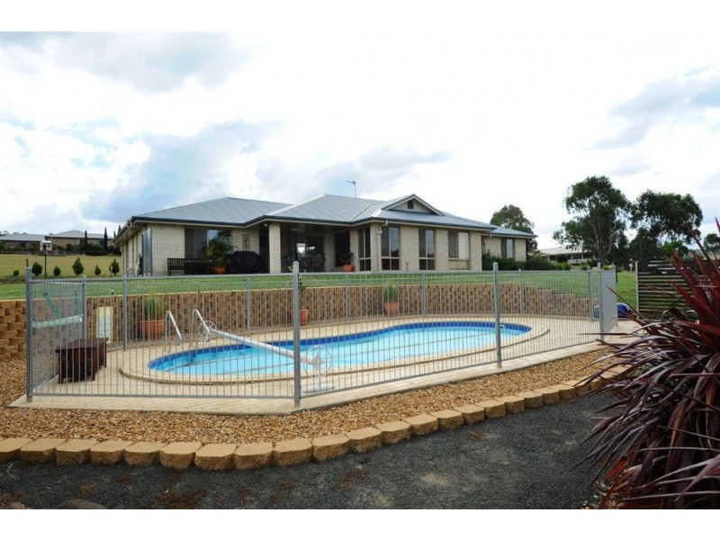 9 Freylings Rd, Hodgson Vale QLD 4352
