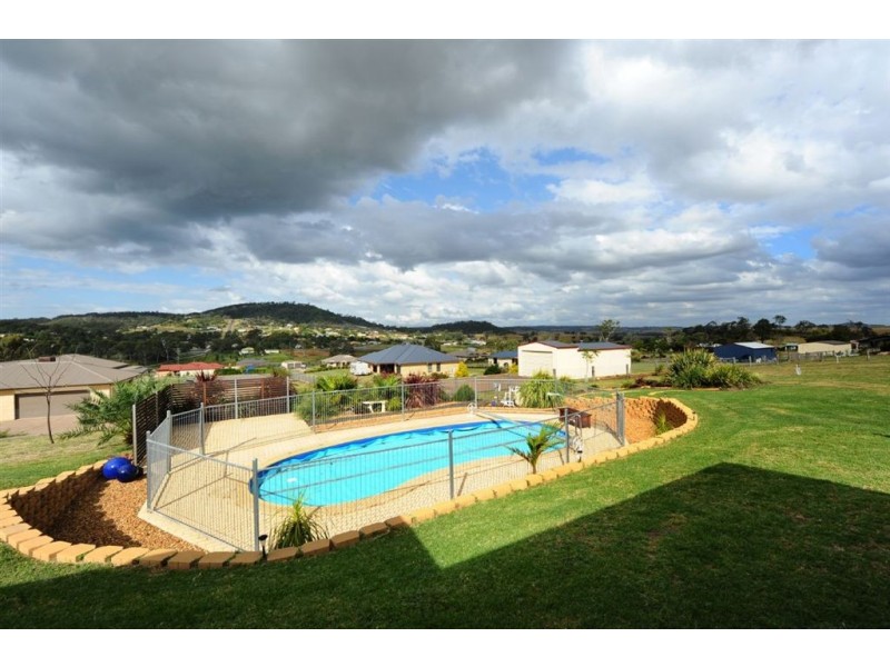 9 Freylings Rd, Hodgson Vale QLD 4352