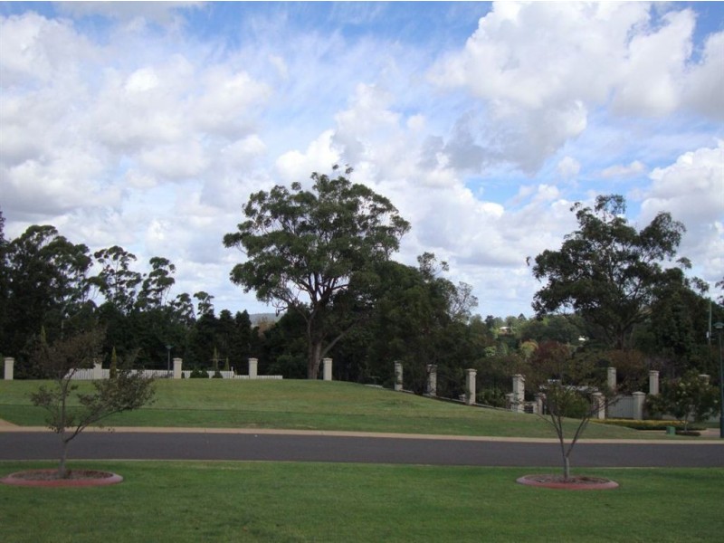 156 Rowbotham Street, Middle Ridge QLD 4350