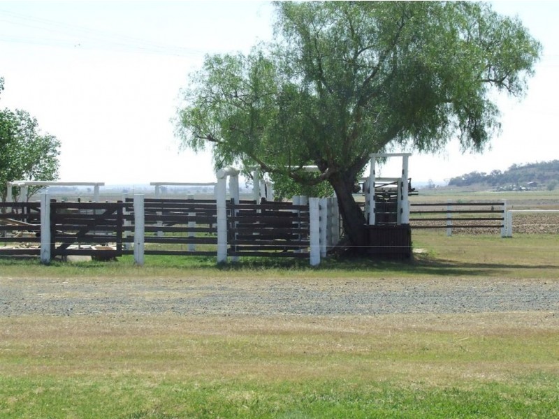 11985 Warrego Highway, Oakey QLD 4401