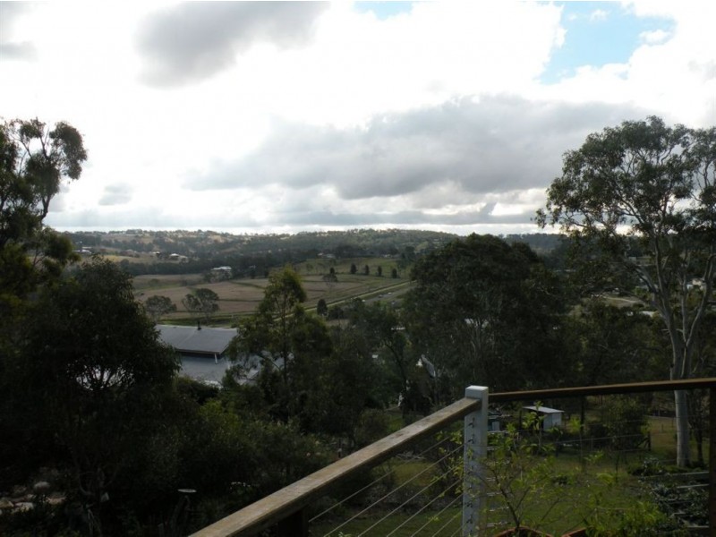 10 Hillview Court, Top Camp QLD 4350