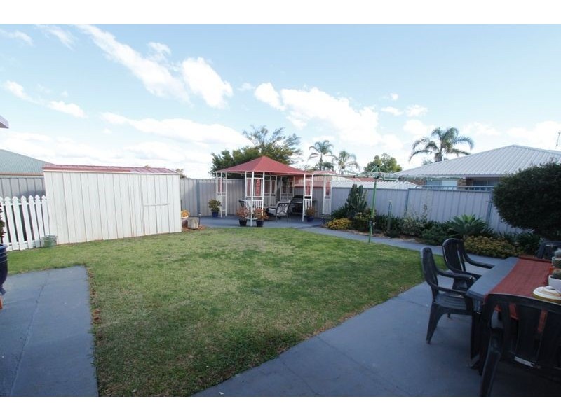 5 Black Court, Wilsonton QLD 4350