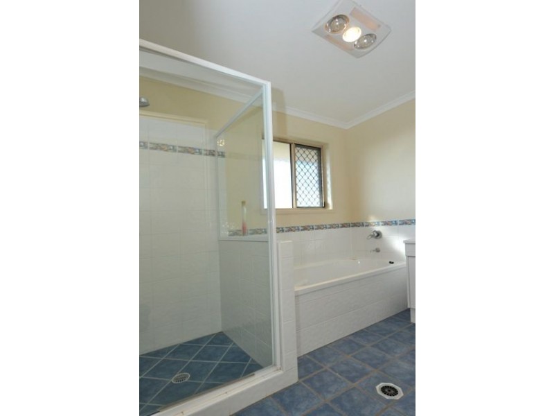 2 Sinclair Street, Wyreema QLD 4352